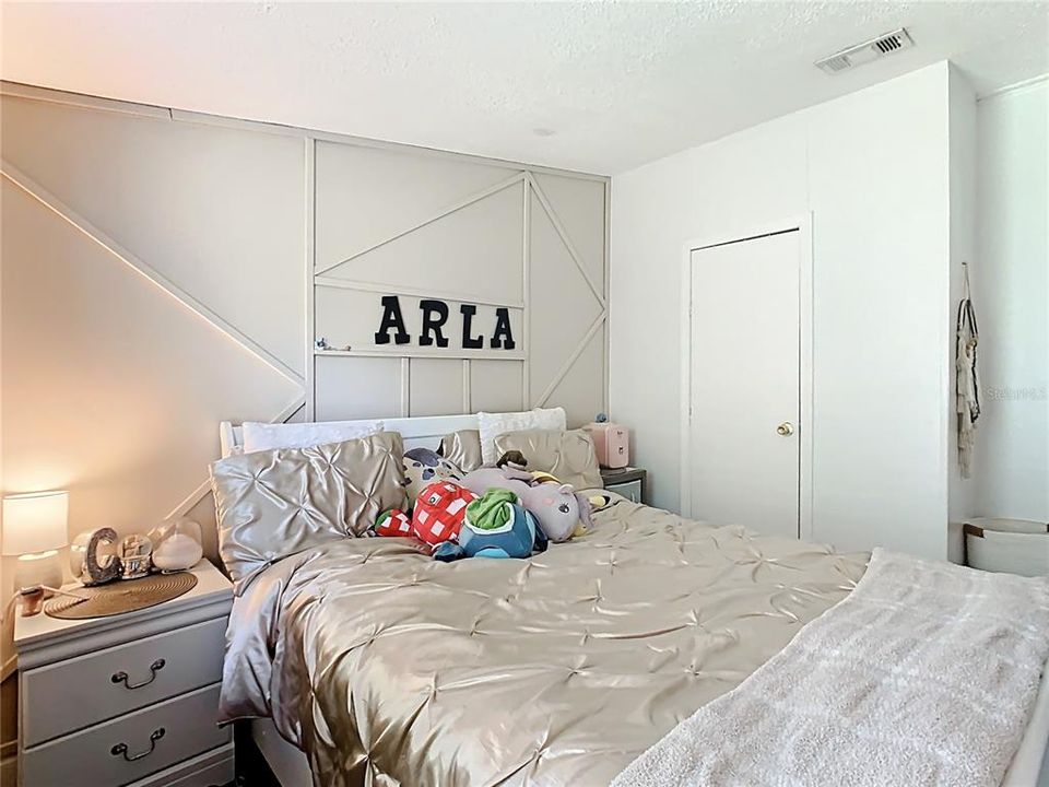 待售: $325,000 (4 贝兹, 2 浴室, 1620 平方英尺)