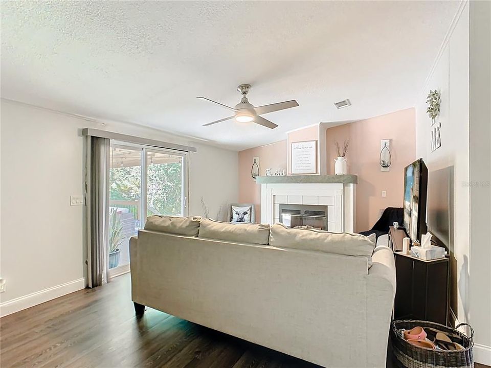 待售: $325,000 (4 贝兹, 2 浴室, 1620 平方英尺)