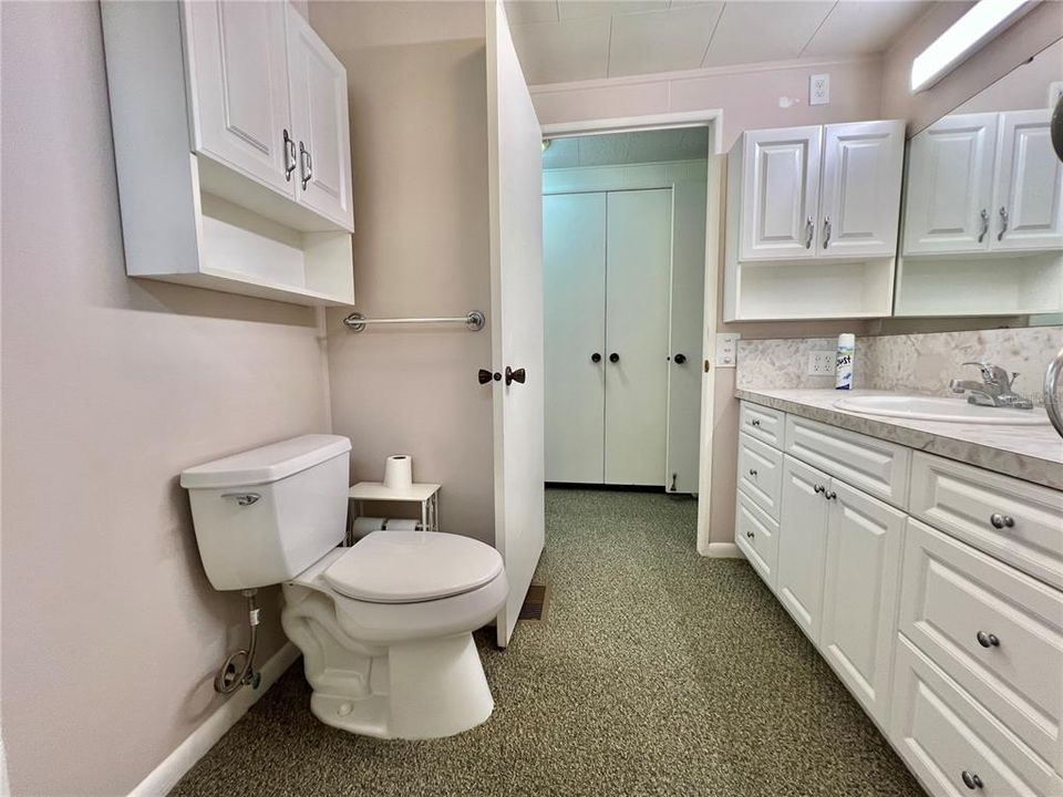 На продажу: $199,000 (2 спален, 2 ванн, 1274 Квадратных фут)