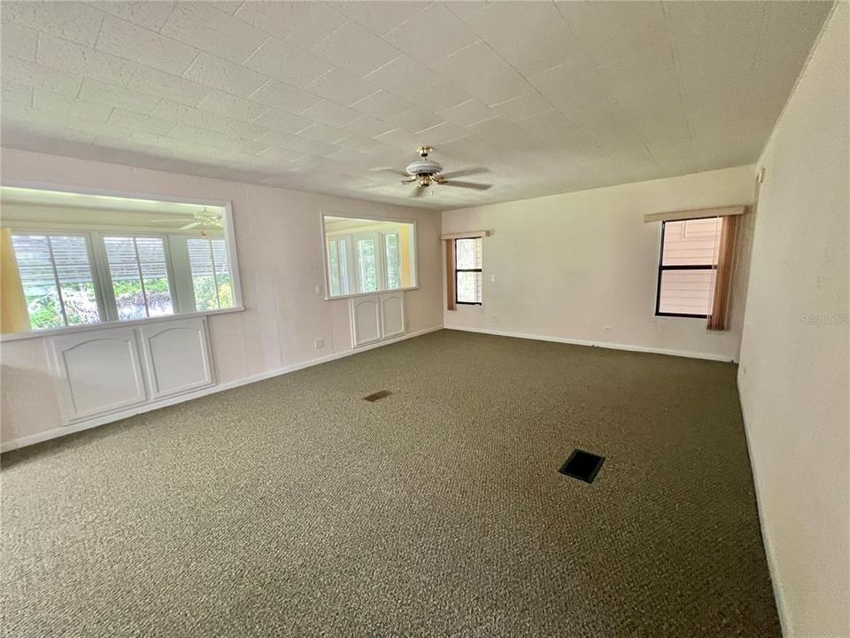 На продажу: $199,000 (2 спален, 2 ванн, 1274 Квадратных фут)