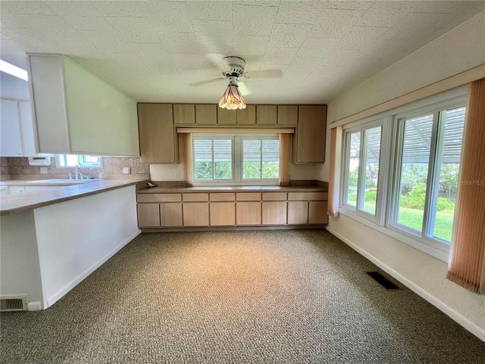 На продажу: $199,000 (2 спален, 2 ванн, 1274 Квадратных фут)