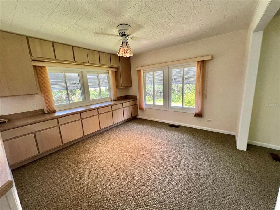 На продажу: $199,000 (2 спален, 2 ванн, 1274 Квадратных фут)