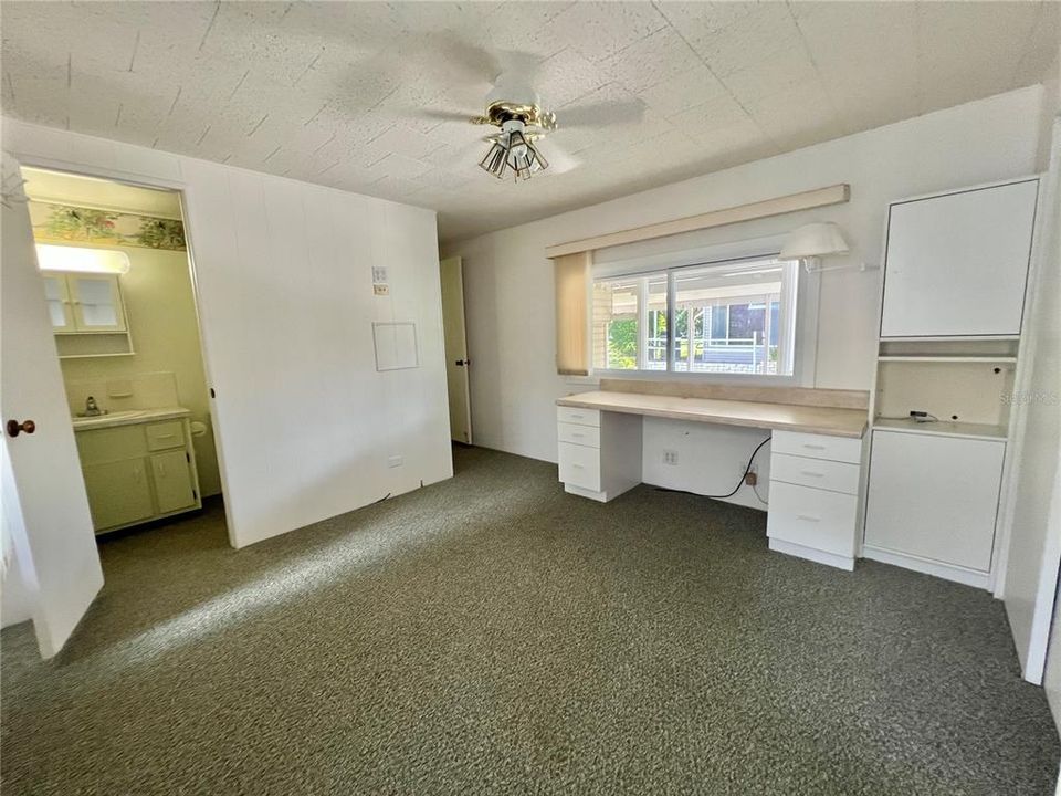 На продажу: $199,000 (2 спален, 2 ванн, 1274 Квадратных фут)