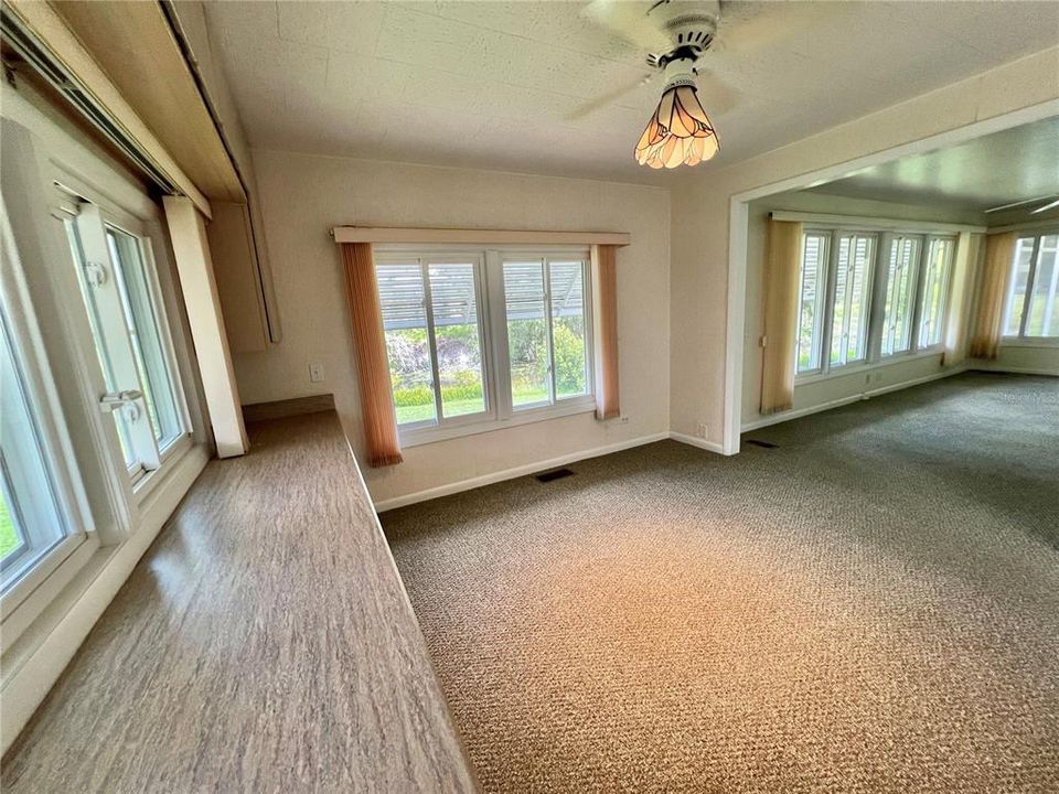 На продажу: $199,000 (2 спален, 2 ванн, 1274 Квадратных фут)