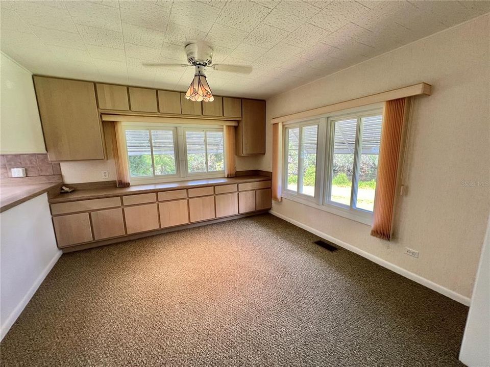 На продажу: $199,000 (2 спален, 2 ванн, 1274 Квадратных фут)