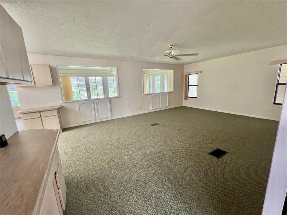 На продажу: $199,000 (2 спален, 2 ванн, 1274 Квадратных фут)