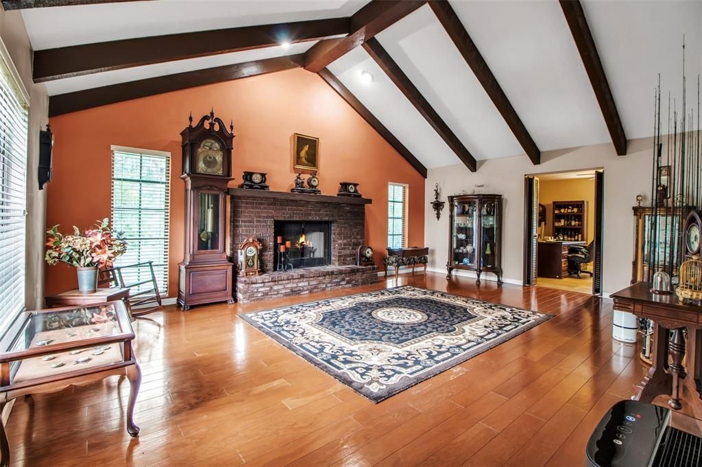 For Sale: $1,100,000 (3 beds, 2 baths, 3022 Square Feet)