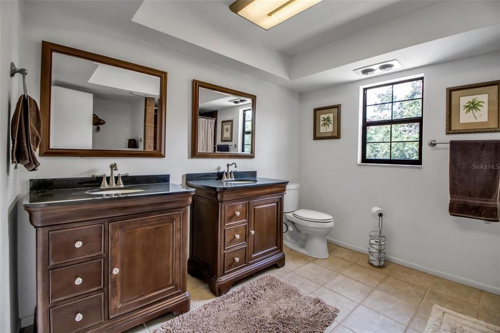 For Sale: $1,100,000 (3 beds, 2 baths, 3022 Square Feet)