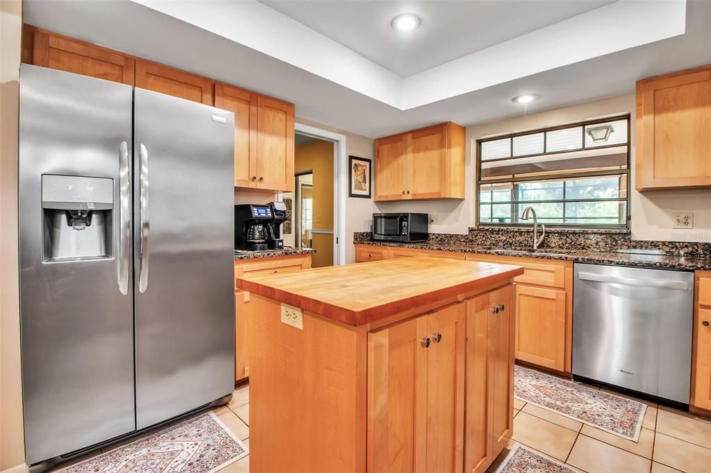 For Sale: $1,100,000 (3 beds, 2 baths, 3022 Square Feet)