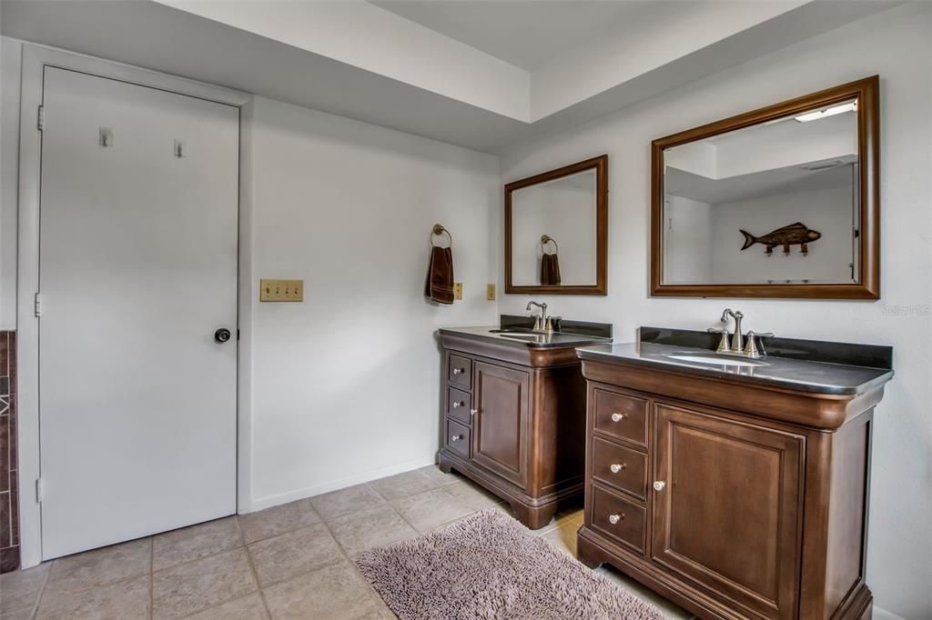 For Sale: $1,100,000 (3 beds, 2 baths, 3022 Square Feet)