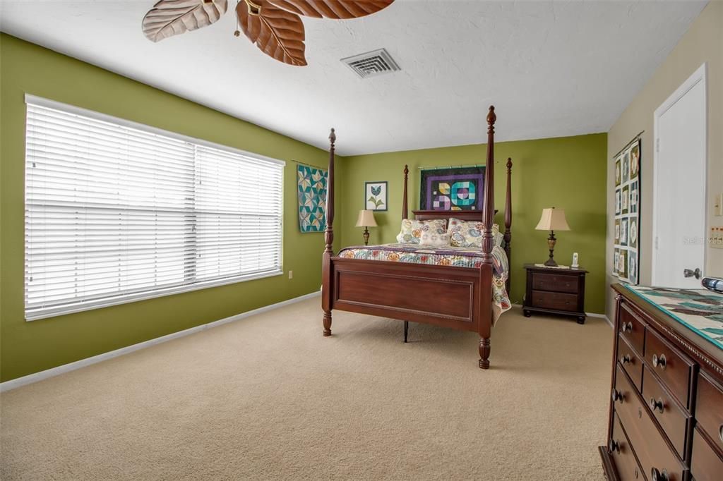 For Sale: $1,100,000 (3 beds, 2 baths, 3022 Square Feet)