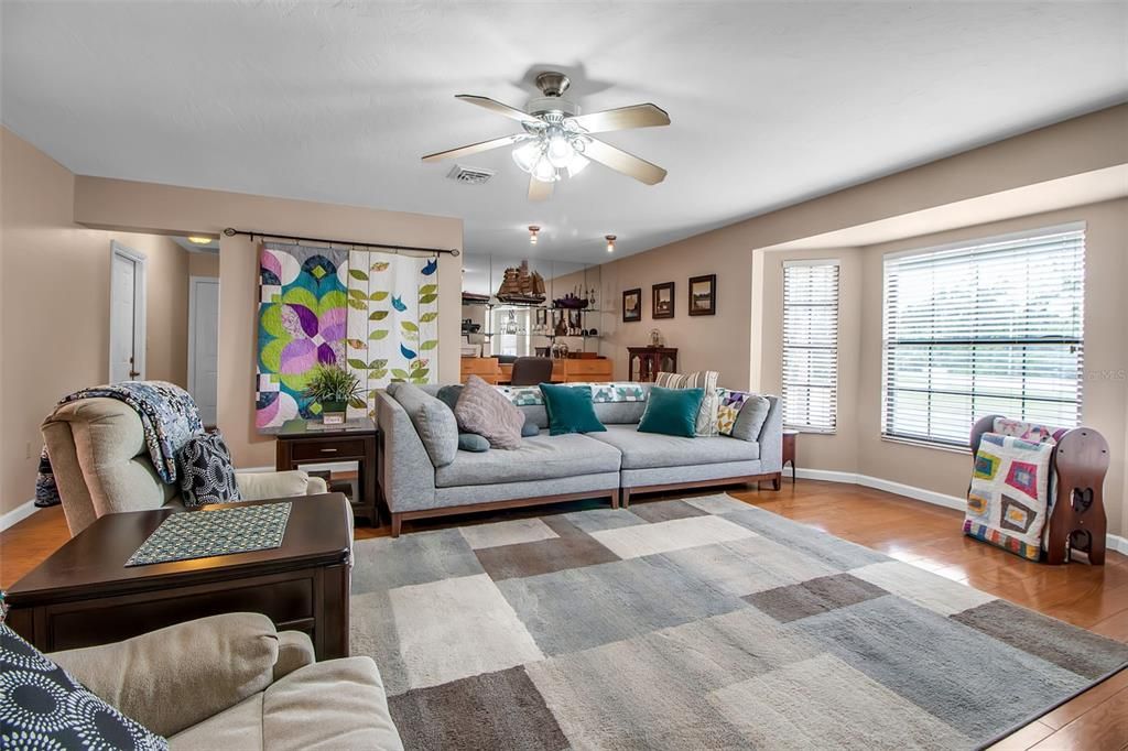 For Sale: $1,100,000 (3 beds, 2 baths, 3022 Square Feet)