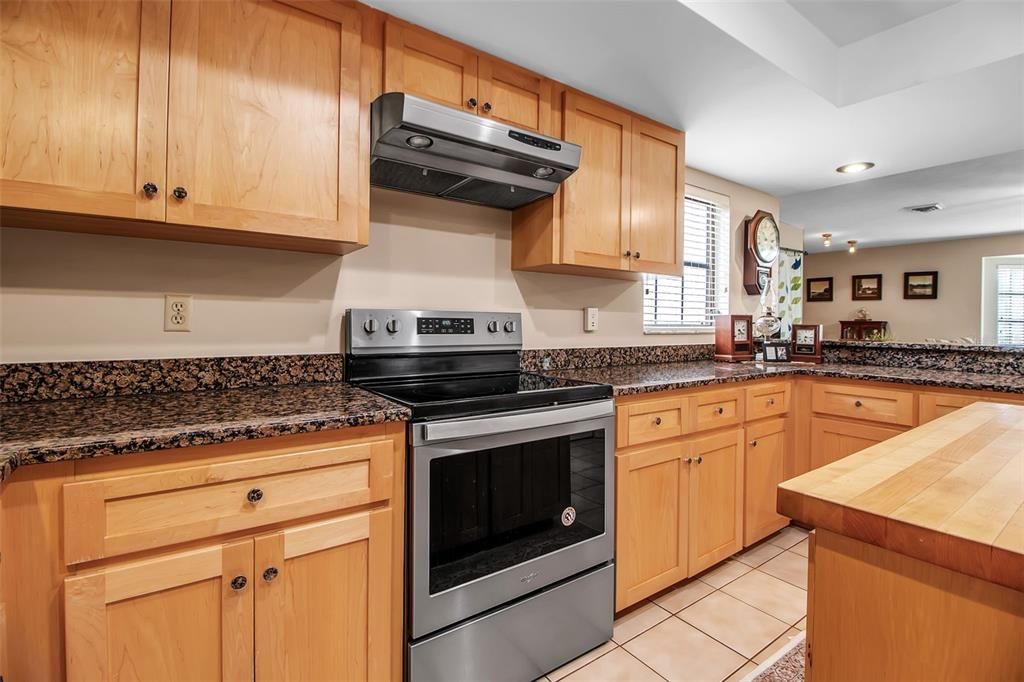 For Sale: $1,100,000 (3 beds, 2 baths, 3022 Square Feet)