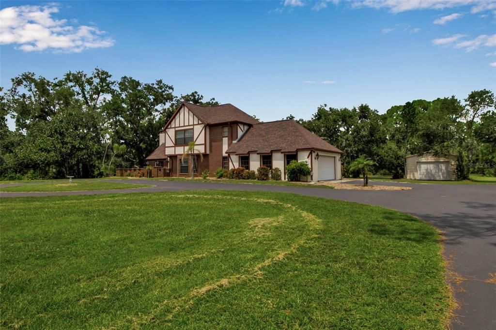 For Sale: $1,100,000 (3 beds, 2 baths, 3022 Square Feet)