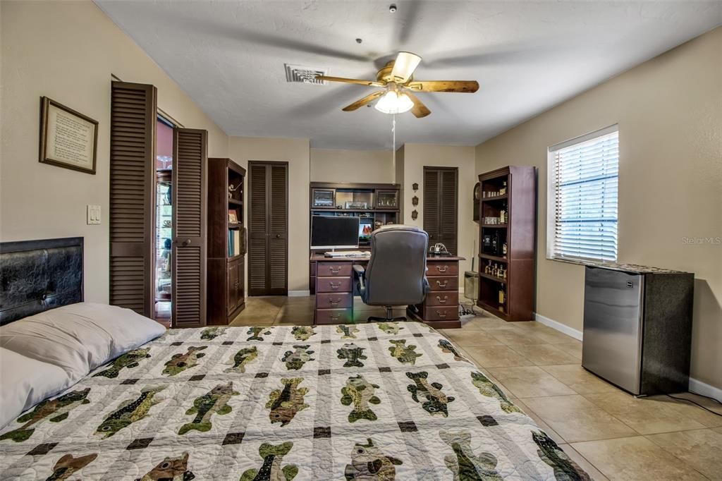 For Sale: $1,100,000 (3 beds, 2 baths, 3022 Square Feet)