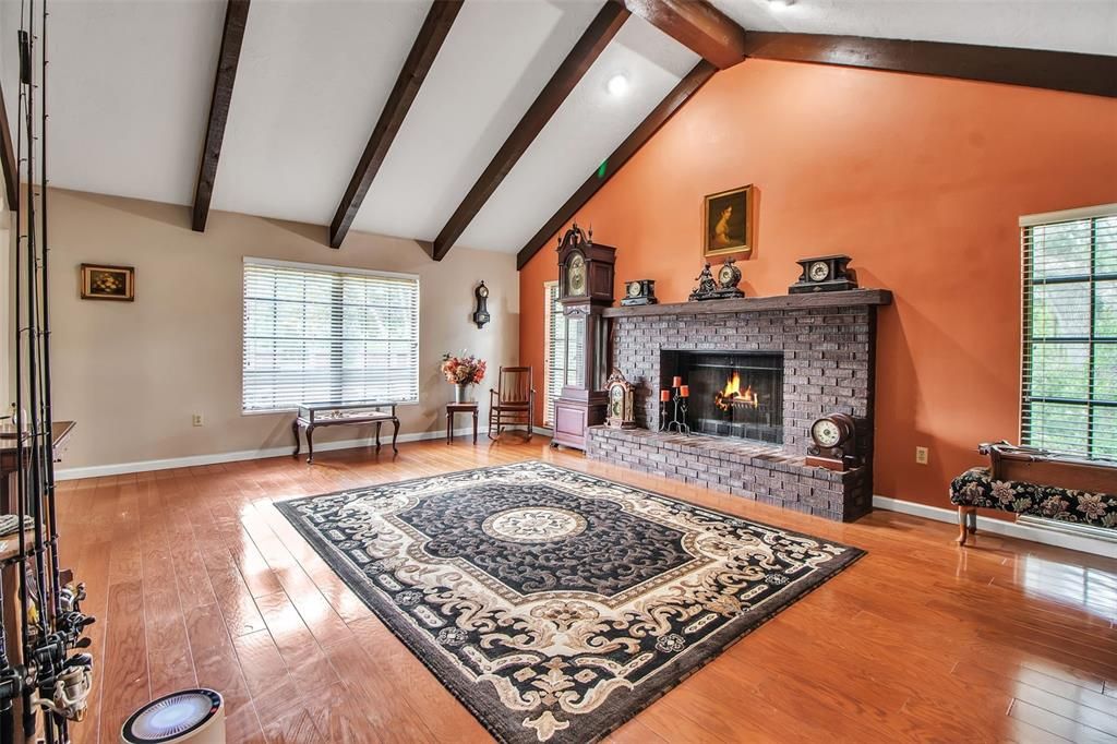 For Sale: $1,100,000 (3 beds, 2 baths, 3022 Square Feet)