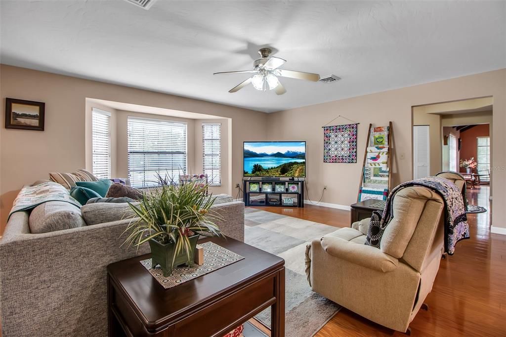 For Sale: $1,100,000 (3 beds, 2 baths, 3022 Square Feet)