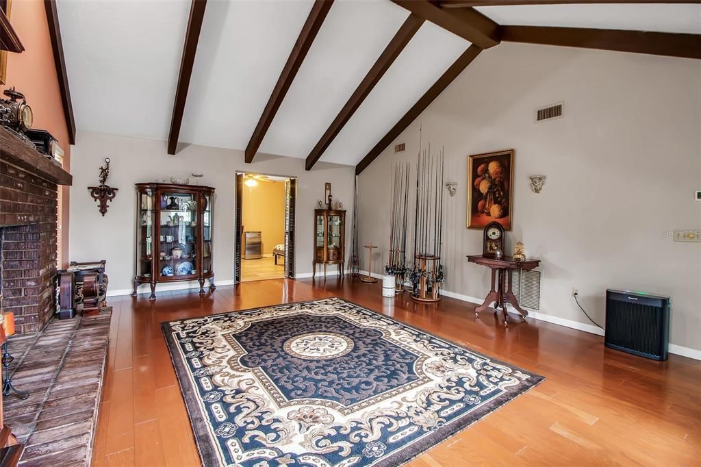 For Sale: $1,100,000 (3 beds, 2 baths, 3022 Square Feet)