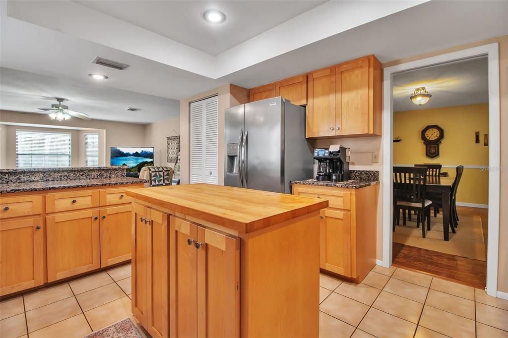 For Sale: $1,100,000 (3 beds, 2 baths, 3022 Square Feet)