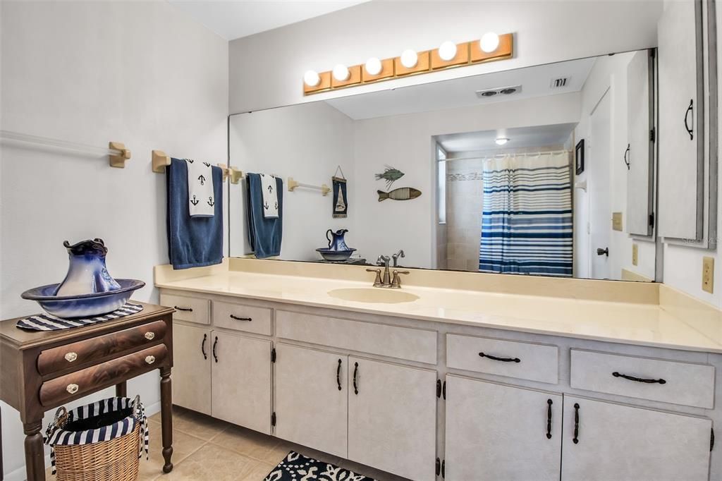 For Sale: $1,100,000 (3 beds, 2 baths, 3022 Square Feet)