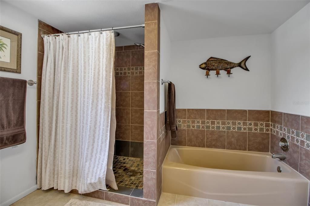 For Sale: $1,100,000 (3 beds, 2 baths, 3022 Square Feet)