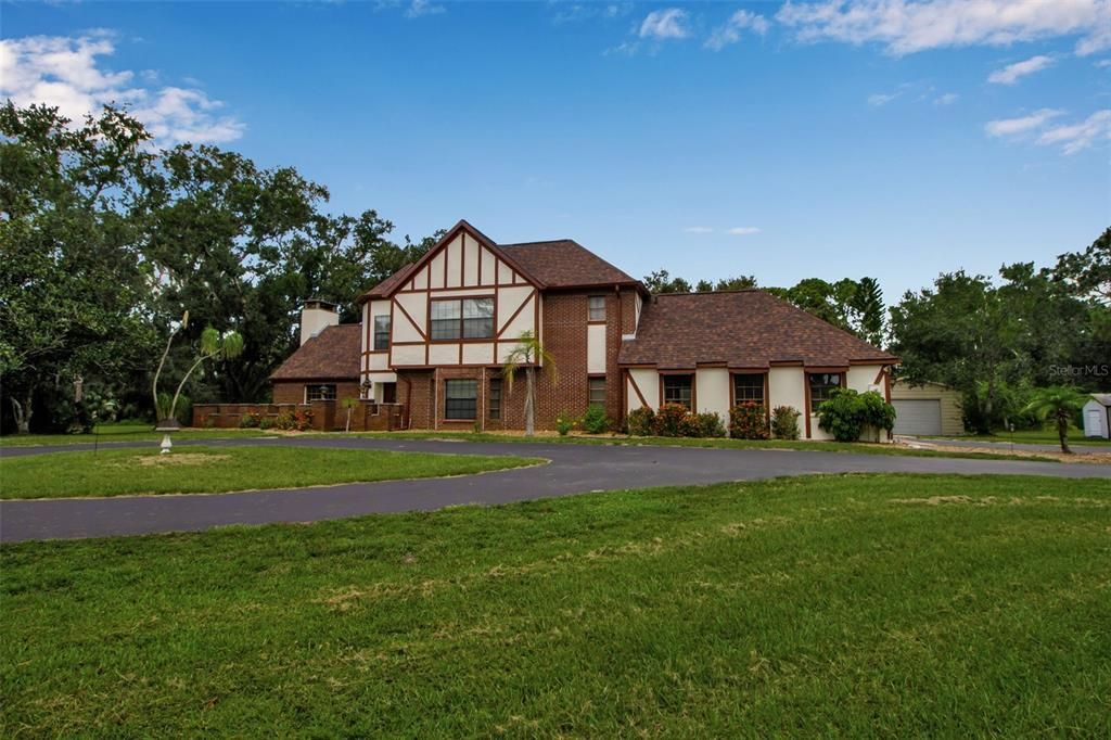 For Sale: $1,100,000 (3 beds, 2 baths, 3022 Square Feet)