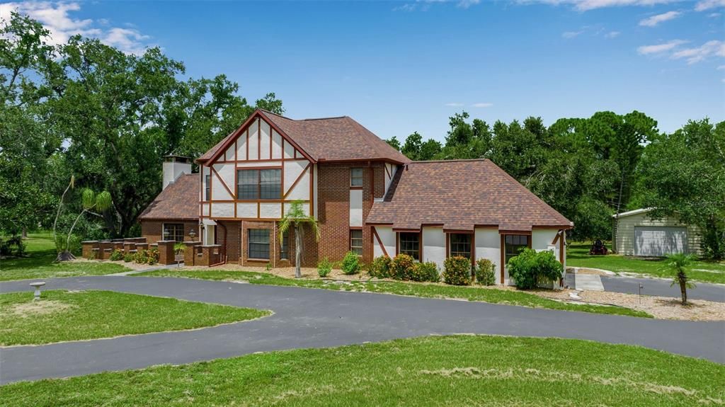 For Sale: $1,100,000 (3 beds, 2 baths, 3022 Square Feet)