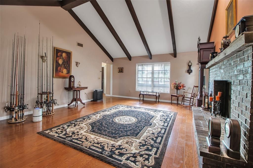 For Sale: $1,100,000 (3 beds, 2 baths, 3022 Square Feet)