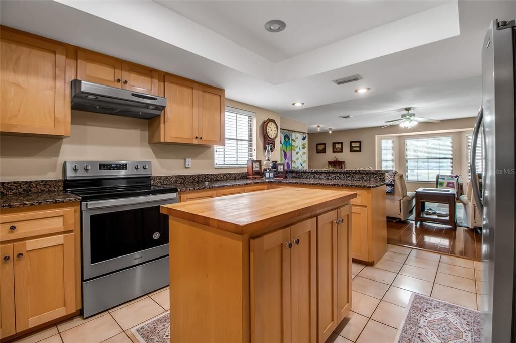 For Sale: $1,100,000 (3 beds, 2 baths, 3022 Square Feet)