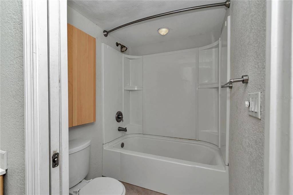 На продажу: $169,000 (2 спален, 2 ванн, 1230 Квадратных фут)