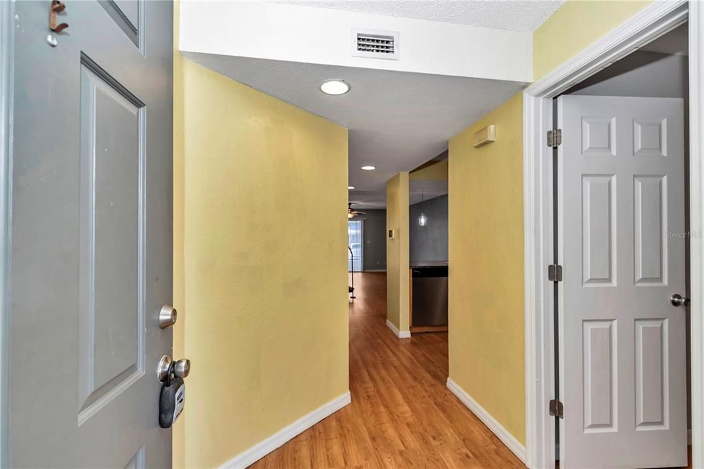 На продажу: $169,000 (2 спален, 2 ванн, 1230 Квадратных фут)