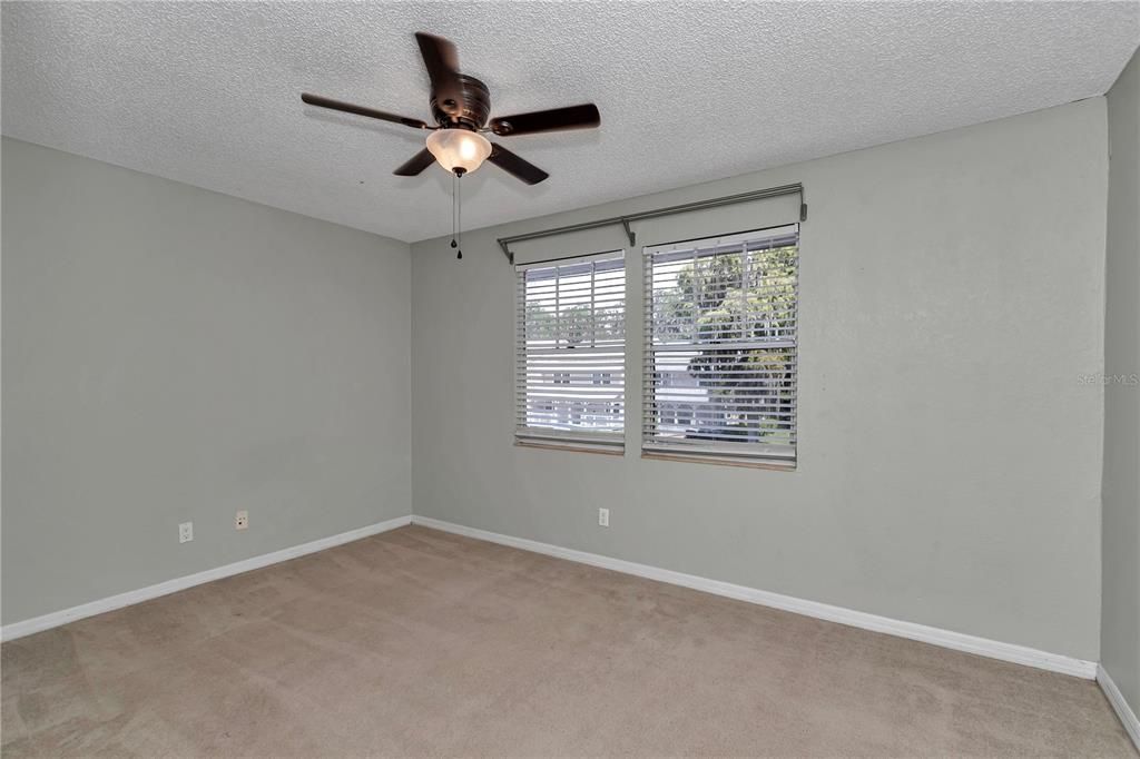 На продажу: $169,000 (2 спален, 2 ванн, 1230 Квадратных фут)