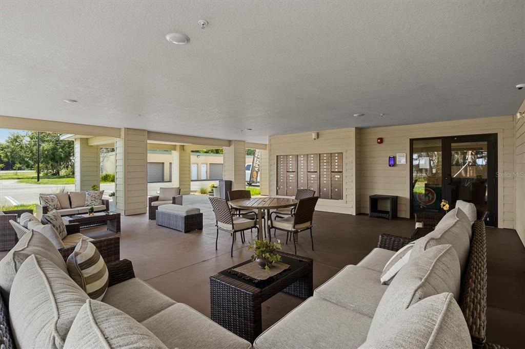 For Rent: $1,695 (2 beds, 1 baths, 964 Square Feet)