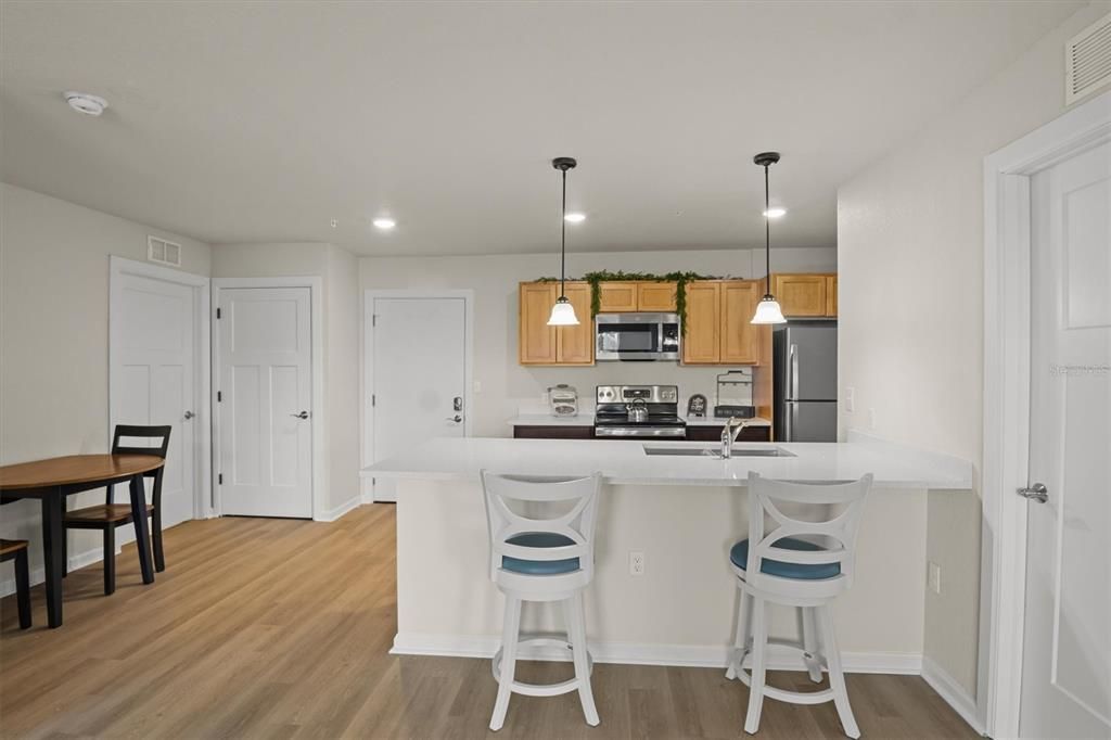 For Rent: $1,695 (2 beds, 1 baths, 964 Square Feet)