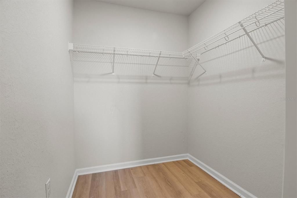 For Rent: $1,695 (2 beds, 1 baths, 964 Square Feet)