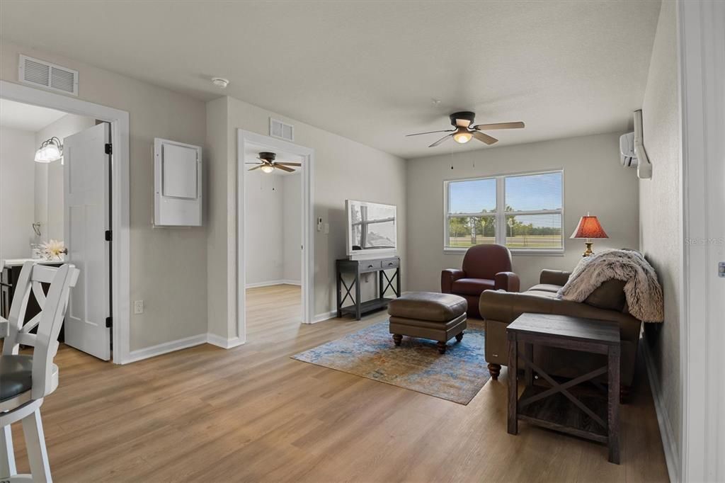 For Rent: $1,695 (2 beds, 1 baths, 964 Square Feet)