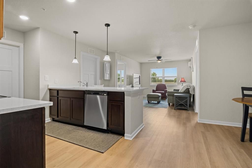 For Rent: $1,695 (2 beds, 1 baths, 964 Square Feet)