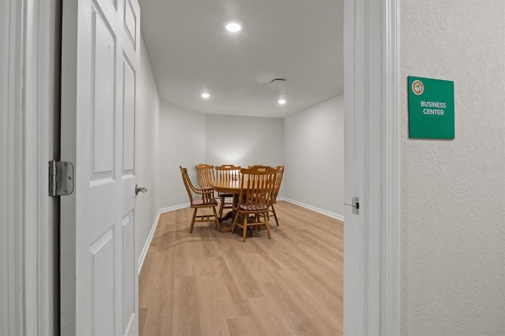 For Rent: $1,695 (2 beds, 1 baths, 964 Square Feet)