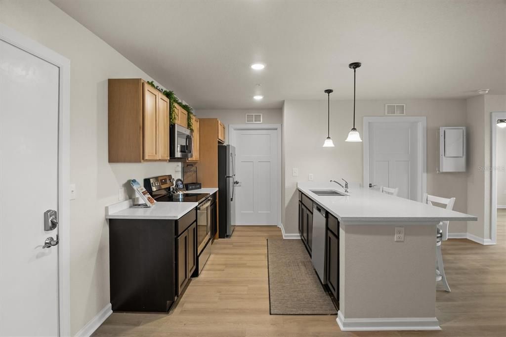 For Rent: $1,695 (2 beds, 1 baths, 964 Square Feet)