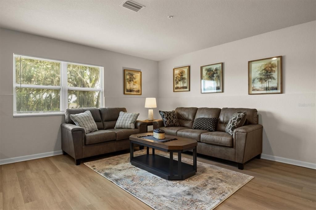 For Rent: $1,695 (2 beds, 1 baths, 964 Square Feet)