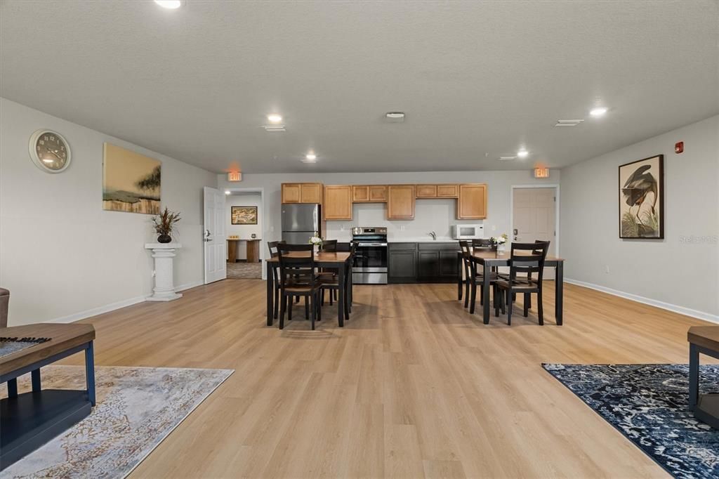 For Rent: $1,695 (2 beds, 1 baths, 964 Square Feet)