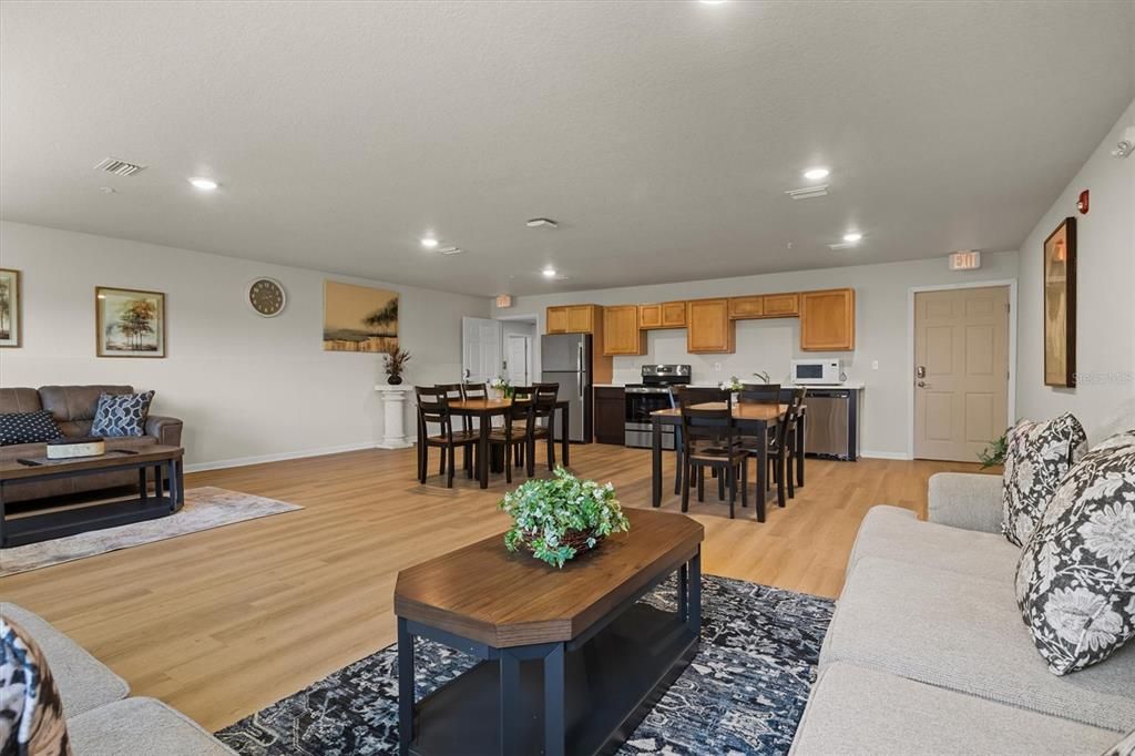 For Rent: $1,695 (2 beds, 1 baths, 964 Square Feet)