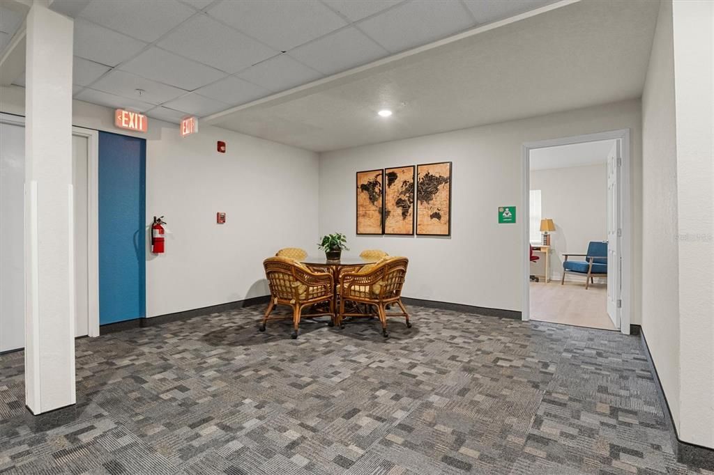 For Rent: $1,695 (2 beds, 1 baths, 964 Square Feet)