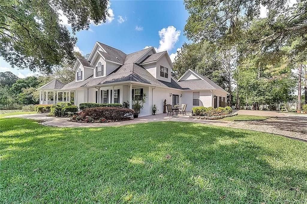 For Sale: $1,675,000 (3 beds, 2 baths, 2474 Square Feet)