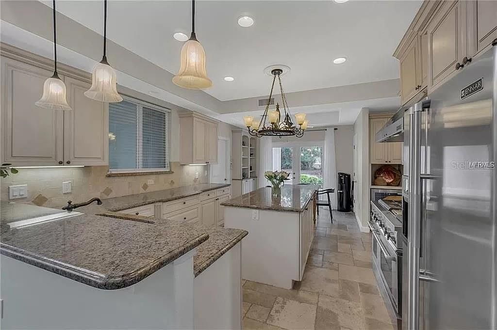 For Sale: $1,675,000 (3 beds, 2 baths, 2474 Square Feet)