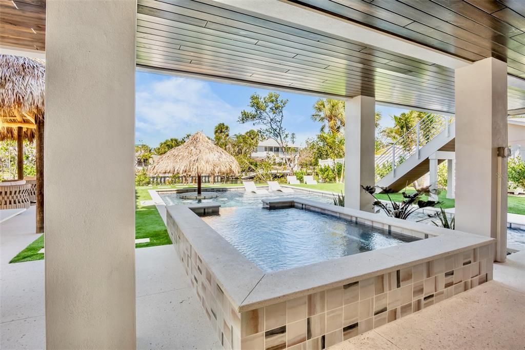 На продажу: $5,799,900 (6 спален, 6 ванн, 3695 Квадратных фут)