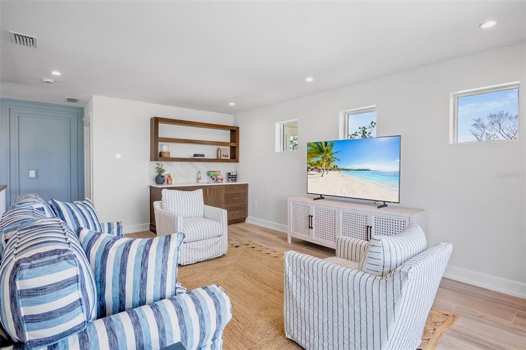 На продажу: $5,799,900 (6 спален, 6 ванн, 3695 Квадратных фут)