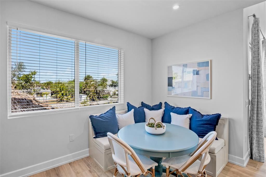 На продажу: $5,799,900 (6 спален, 6 ванн, 3695 Квадратных фут)