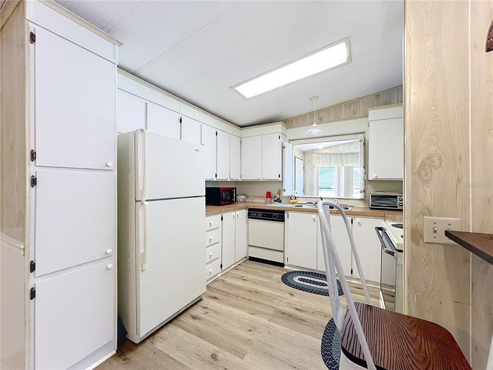 На продажу: $150,000 (2 спален, 2 ванн, 1248 Квадратных фут)