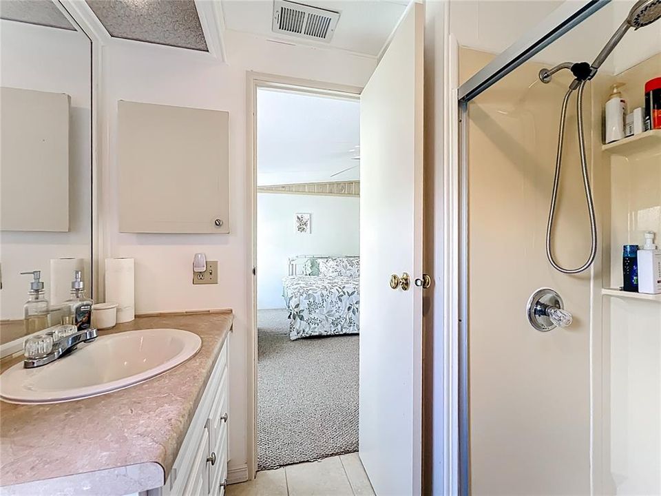 На продажу: $150,000 (2 спален, 2 ванн, 1248 Квадратных фут)